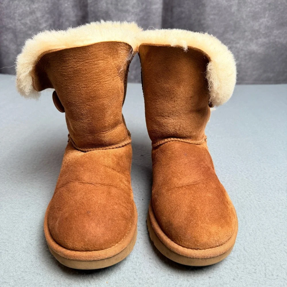 UGG Bailey Button Chestnut Suede Shearling Boots Womens 6 5803